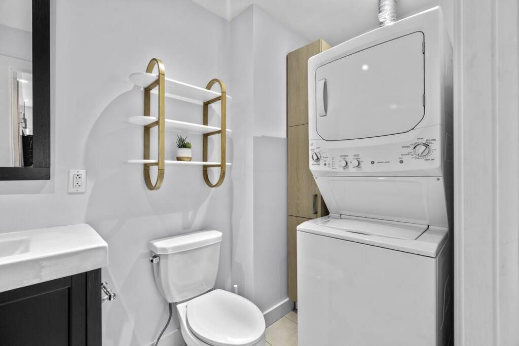 Stylish 2 Bedroom Haven By Jean Talon Market Montréal Extérieur photo