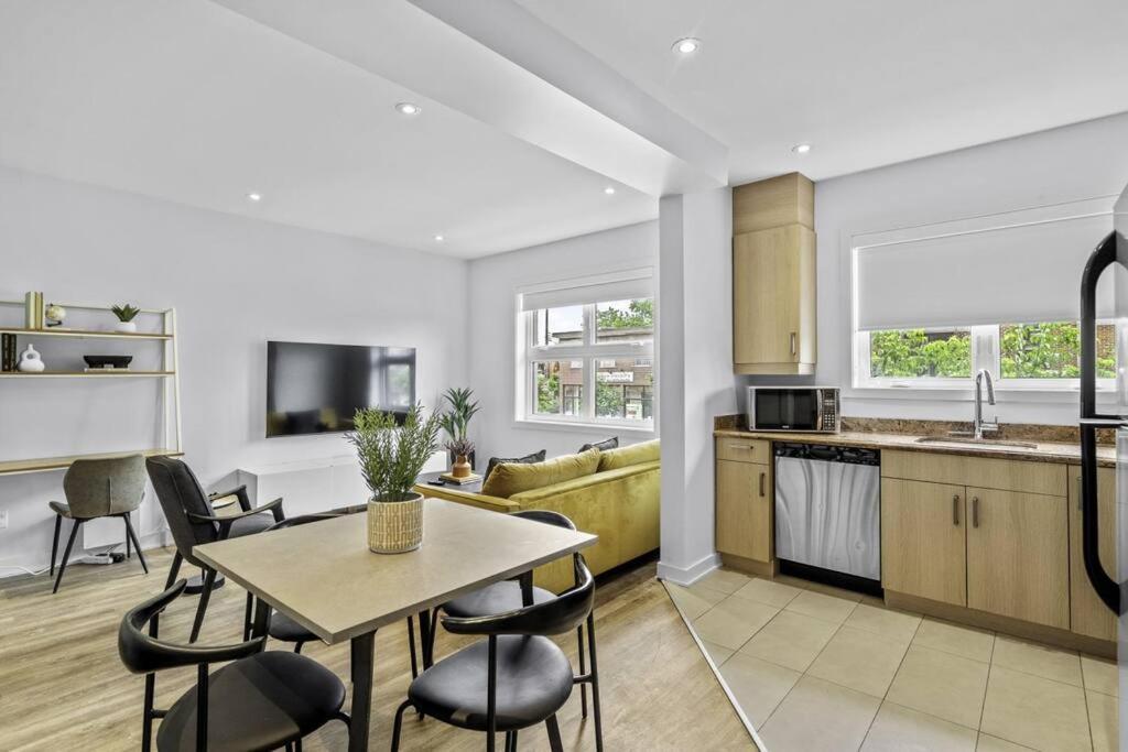 Stylish 2 Bedroom Haven By Jean Talon Market Montréal Extérieur photo