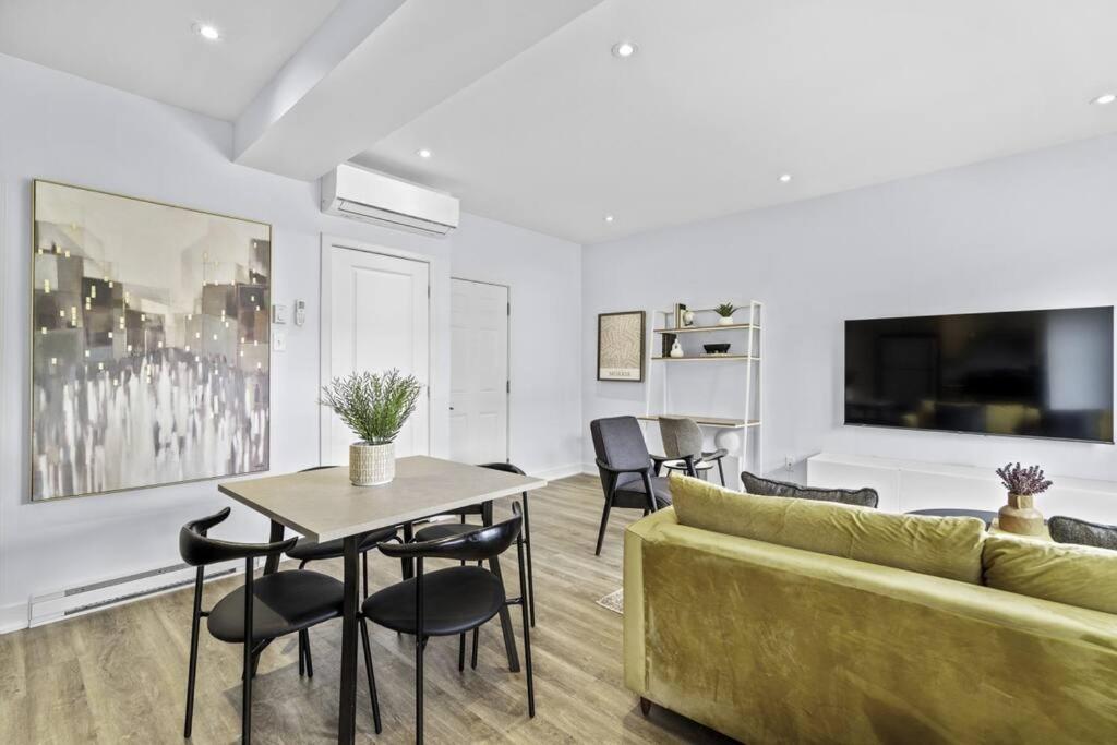 Stylish 2 Bedroom Haven By Jean Talon Market Montréal Extérieur photo