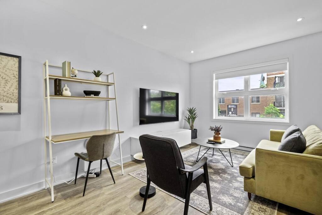 Stylish 2 Bedroom Haven By Jean Talon Market Montréal Extérieur photo