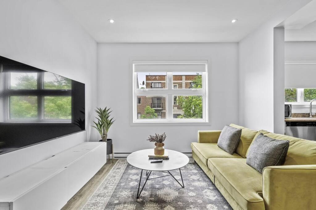 Stylish 2 Bedroom Haven By Jean Talon Market Montréal Extérieur photo